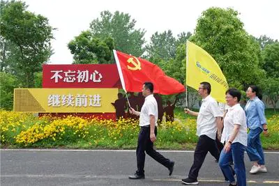 芯能科技党支部开展“重走长征路,重温红色心”主题党日活动